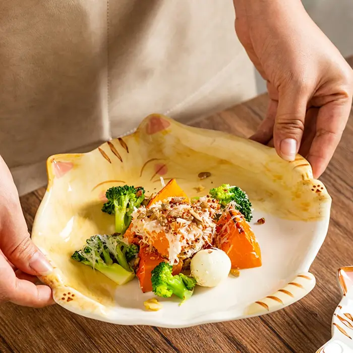 Assiette en céramique de petit chat