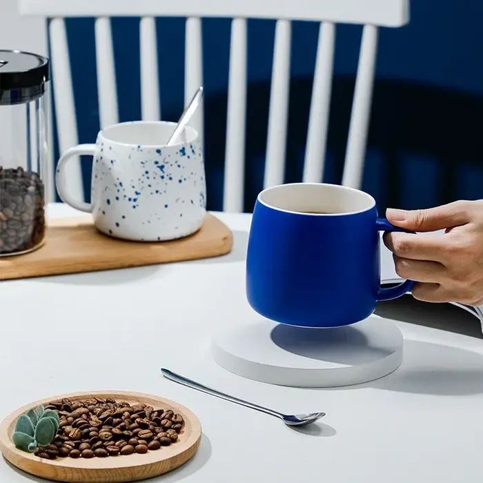 Tasse à café en céramique bleue Klein de 500ml