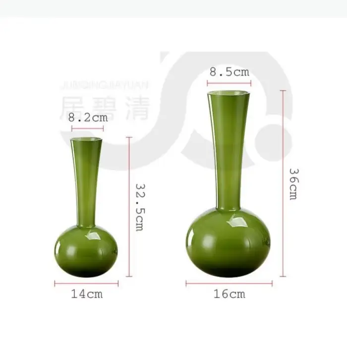 Vase en verre vert à long col