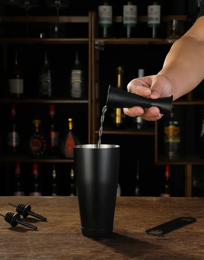 Ensemble de shakers à cocktail pour bar