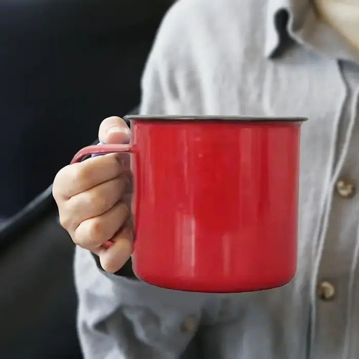 Tasse à café en émail faite à la main