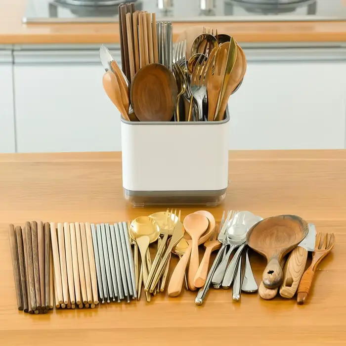 Boîte de rangement pour baguettes et vaisselle domestique. Fond avec bac de vidange. Cage