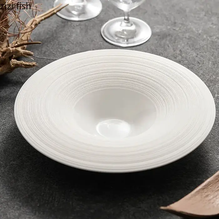 Assiette de service en céramique blanche