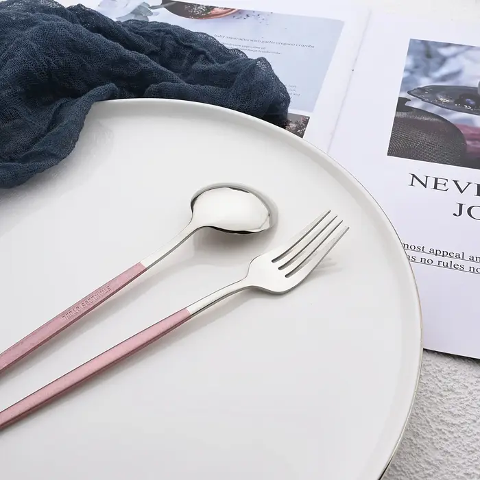 Ensemble de couverts en acier inoxydable de 16 pièces
