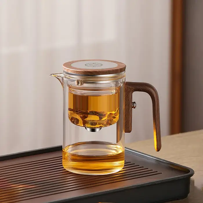 Théière en verre filtrant en un clic