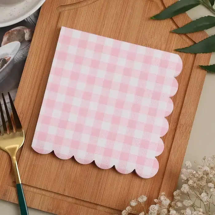 100 pièces serviettes festonnées à carreaux rose clair pliées 5x5 pouces