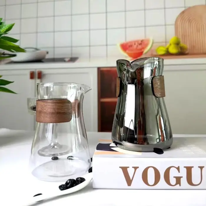 Carafe à café en verre avec couche en bois résistante à la chaleur