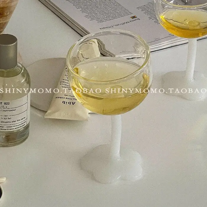 Tasse en verre à tige haute en forme de fleur mignonne faite à la main