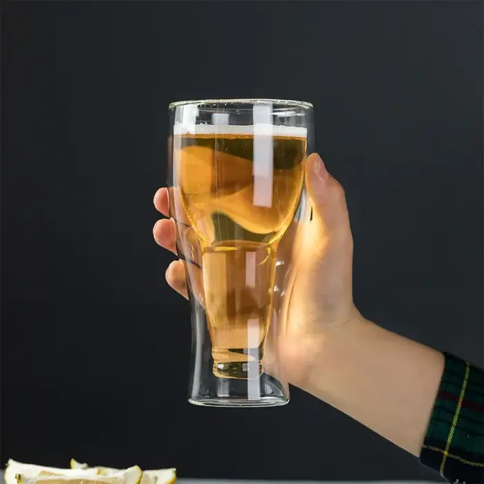 Bouteille de vin créative modèle tasse en verre