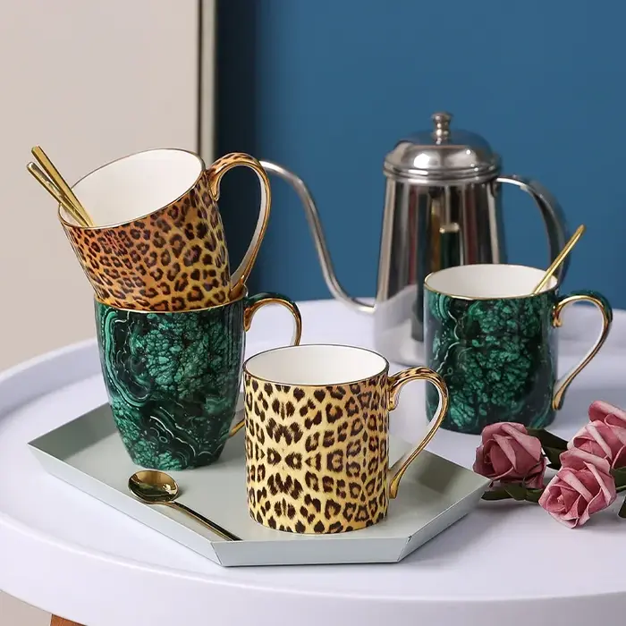 Tasse à café en porcelaine fine à imprimé léopard