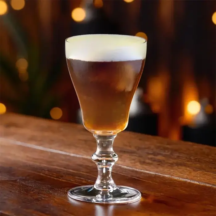 Coupe de verre à vin irlandais mince