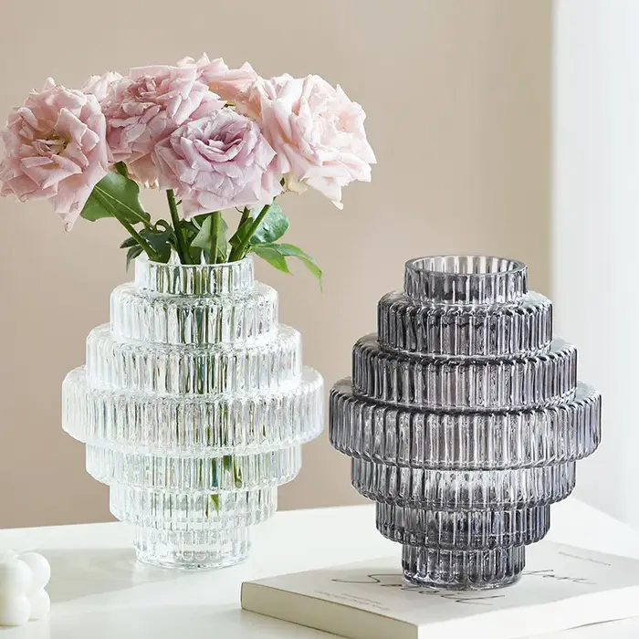 Vase en verre transparent en forme d'engrenage pour arrangements floraux