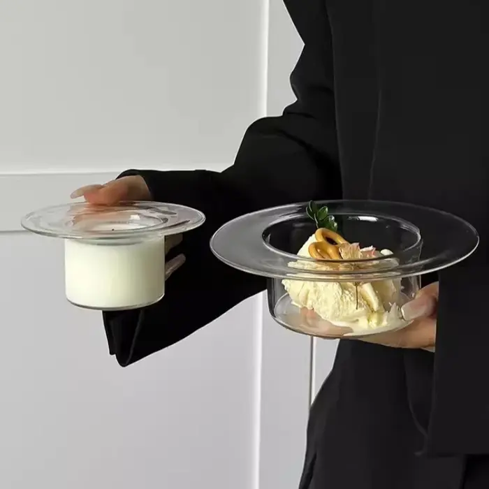 Verre en forme de chapeau de paille transparent