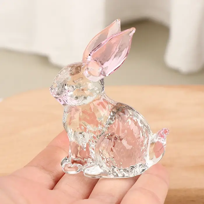 Statue en cristal de main de lapin en verre