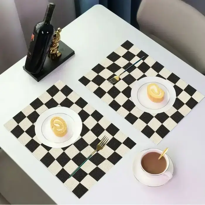VIKAMA Lot de 2/4/6 tapis de table classiques à carreaux noirs et blancs