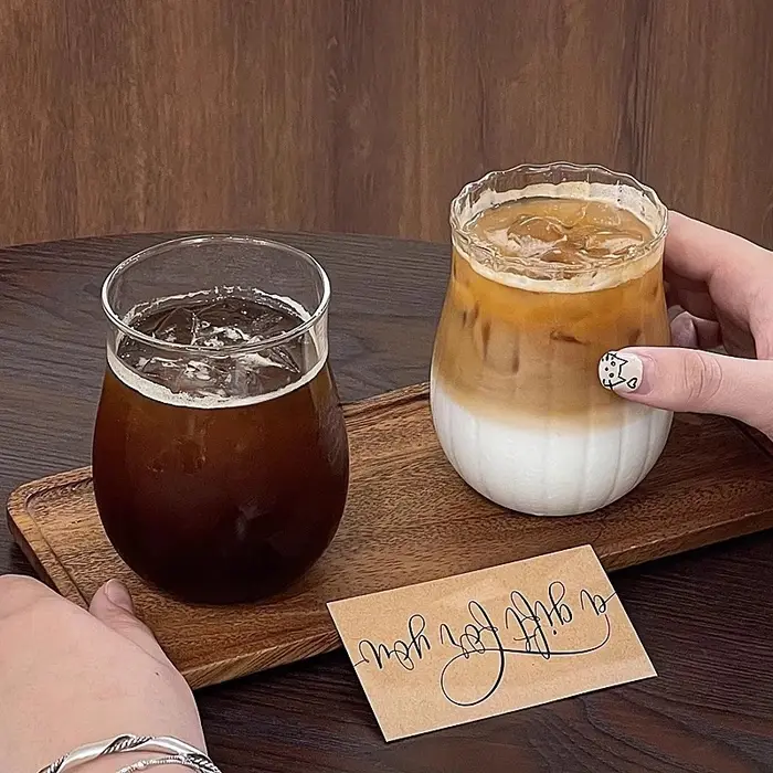 Tasse à café en verre transparent en forme de tulipe