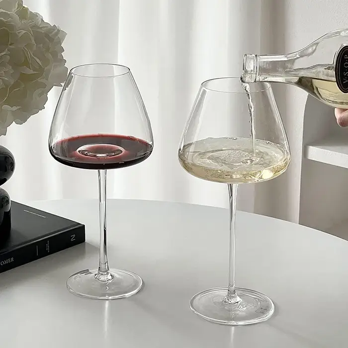 Verre à vin rouge bordeaux à gros pales de style européen