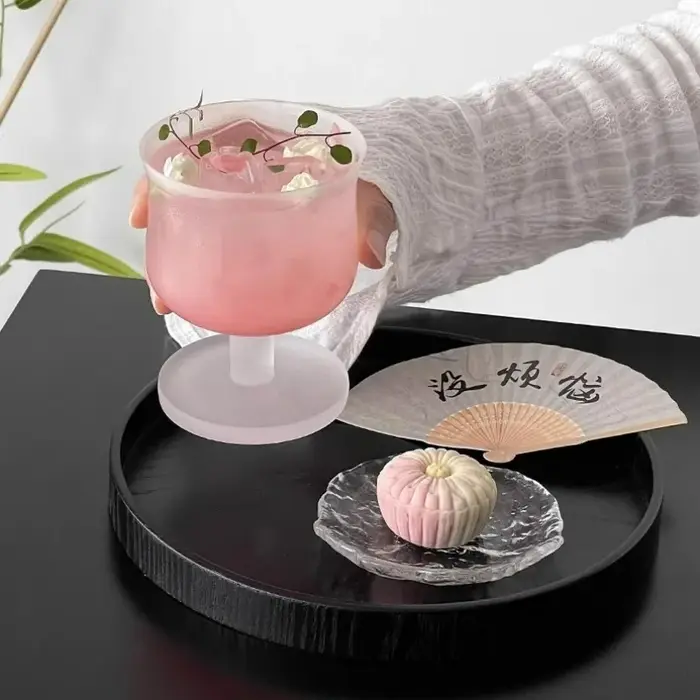 Coupe en verre à pied court conviviale ré à la taille