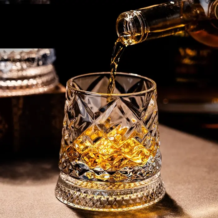 1 verre à whisky transparent