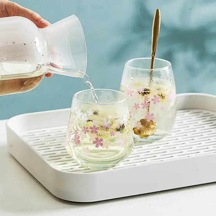 Tasse en verre Sakura sans fleur pour changement de document