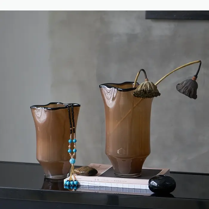 Vase en verre noir, décoration de bureau