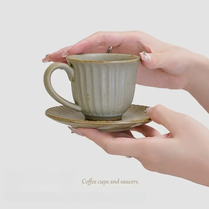 Un ensemble de tasses et assiettes tasse à café Style rétro en céramique rayé bureau thé de l'après-midi poterie