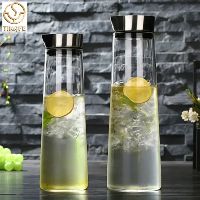 Carafe en verre avec couvercle