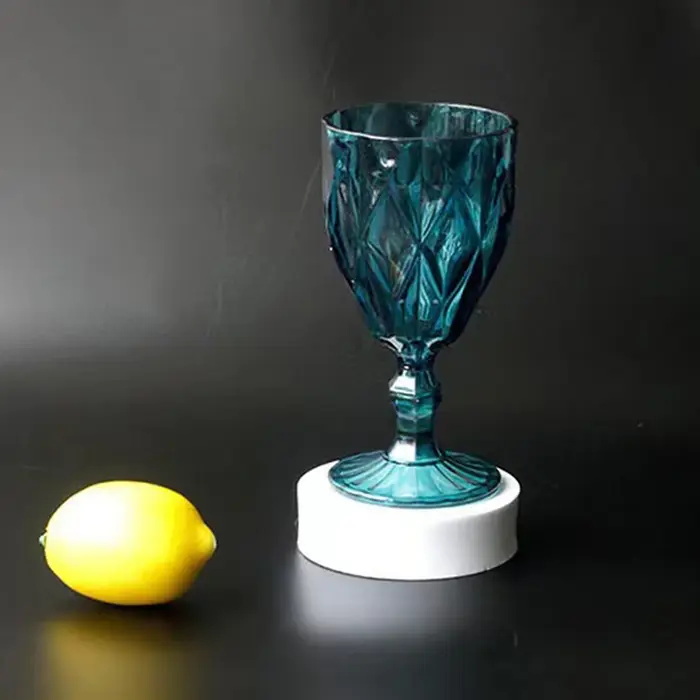 Verre à vin vintage en plastique