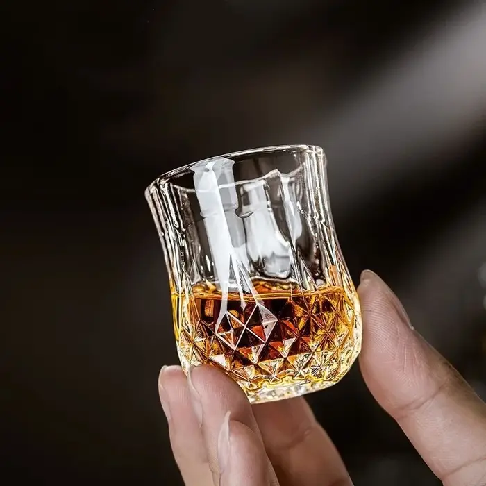 Verre à whisky en forme de rhum