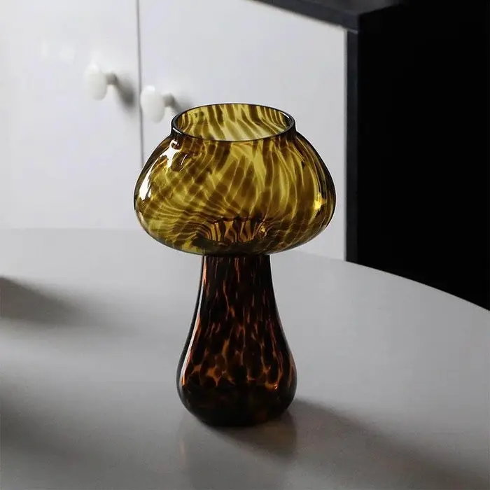 Gobelet en verre en forme de champignon léopard ambré mignon