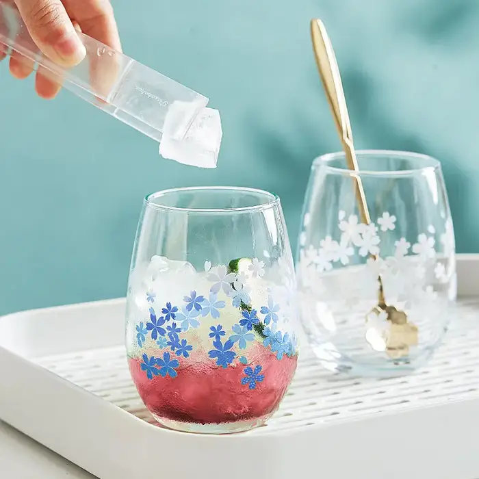 Tasse en verre Sakura sans fleur pour changement de document