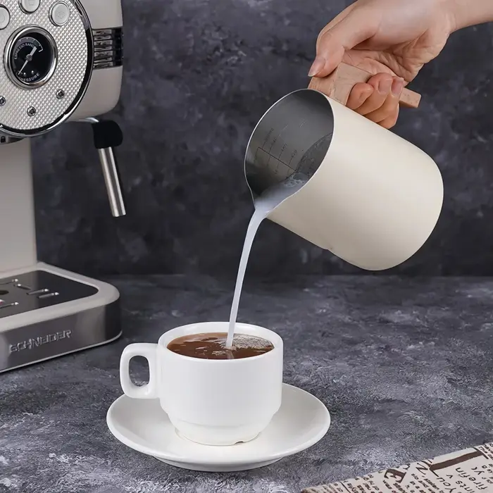 Pichet à mousse de lait et de café