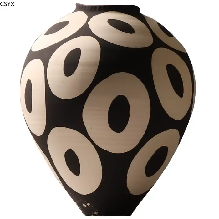 Vase en céramique cercles géométriques dessinés à la main