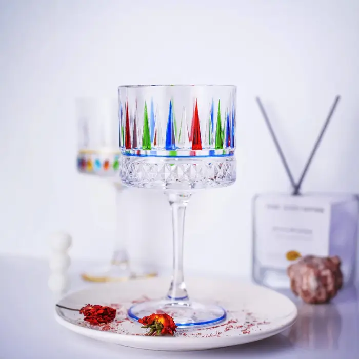 Verrerie à tige créative en relief coloré – Verres pour cocktail