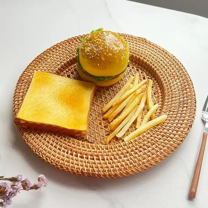 Assiette en rotin naturel faite à la main de 13 pouces