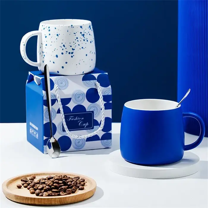 Tasse à café en céramique bleue Klein de 500ml