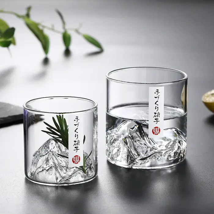 Verre créatif vue sur la montagne, Bar, glace, Cocktail, bière, thé