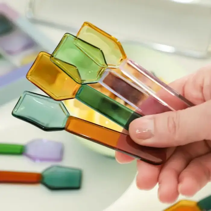 Cuillère en verre coloré pour dessert