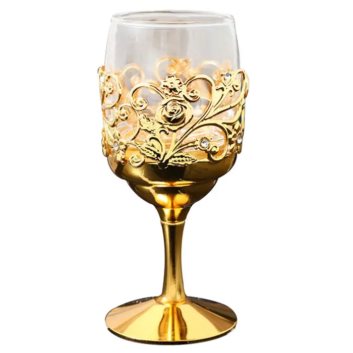 Verre à vin doré luxueux