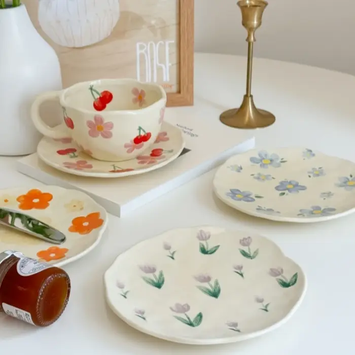 Ensemble de tasses à café avec assiette en céramique
