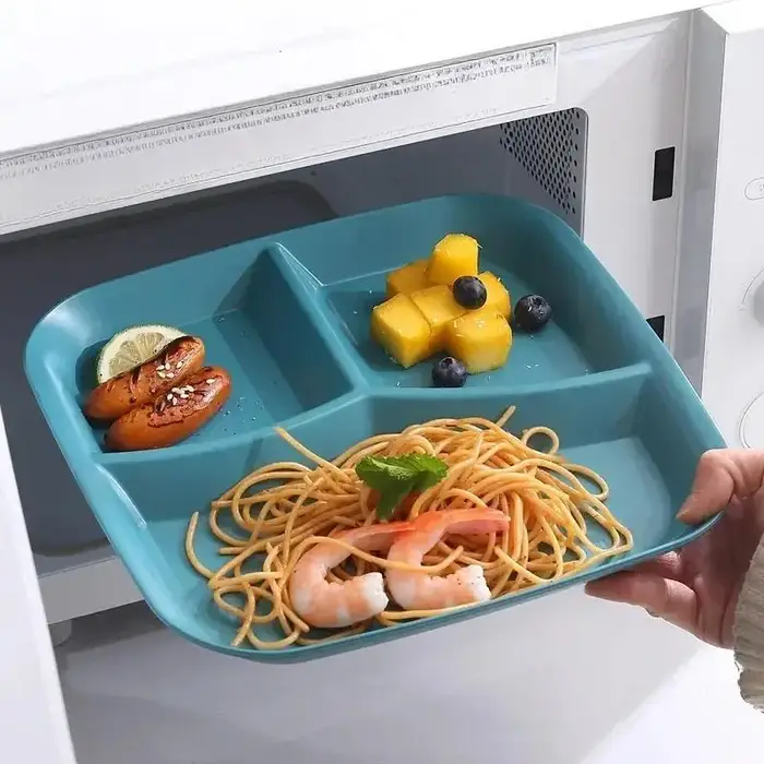 Assiette à manger carrée en plastique à trois grilles