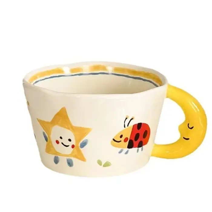 Tasse en céramique belle peinte à la main avec poignée de lune