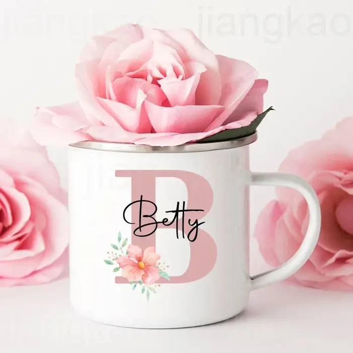 Tasse personnalisée initiale avec nom