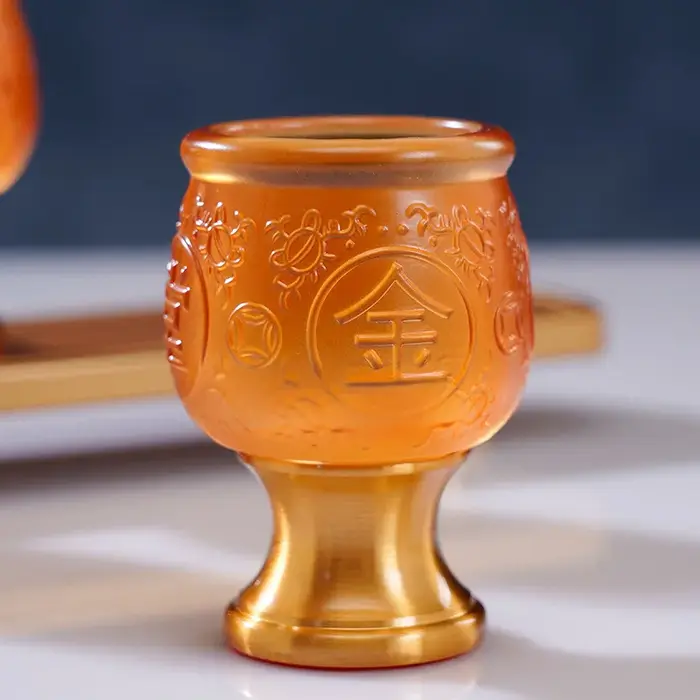 Tasses de glaçage colorées pour offrir du vin ou de l'eau