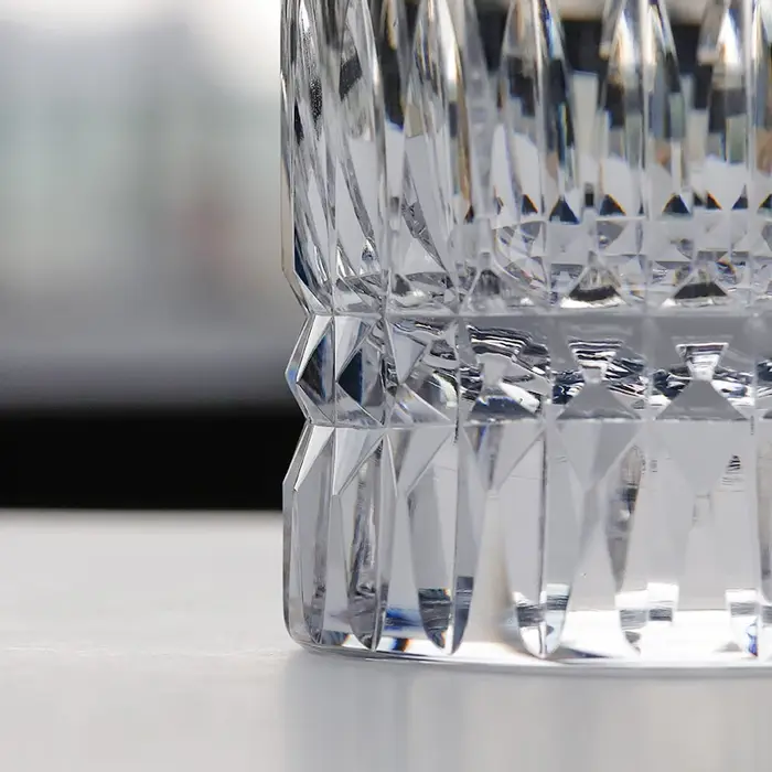 Verre coupé à la main pour clair