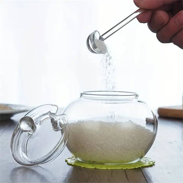 Pot en verre avec couvercle
