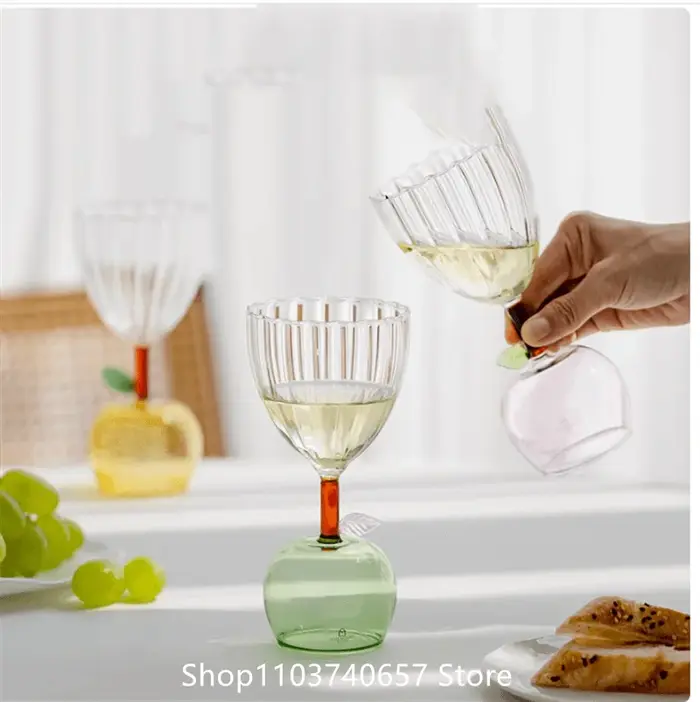 Verre à vin rouge en forme de fruit