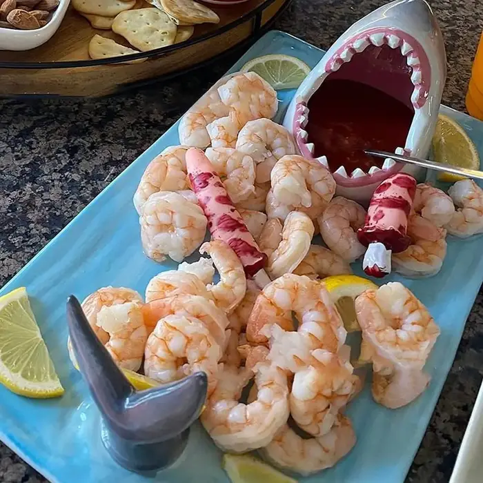 Assiette en céramique requin bord de mer