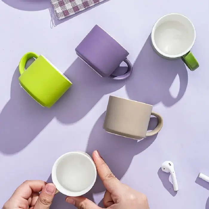 Ensemble de petites tasses à café en céramique
