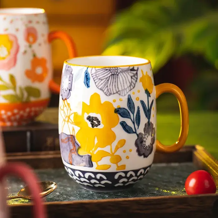 Tasse à café en céramique rétro dessinée à la main